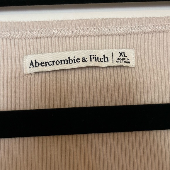 Y2K cream A&F shirt - Picture 2 of 2